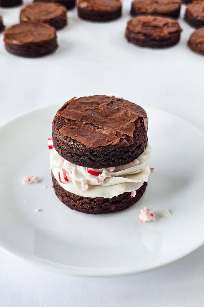 Chocolate cookie sandwich with peppermint cream filling and crushed peppermint pieces.